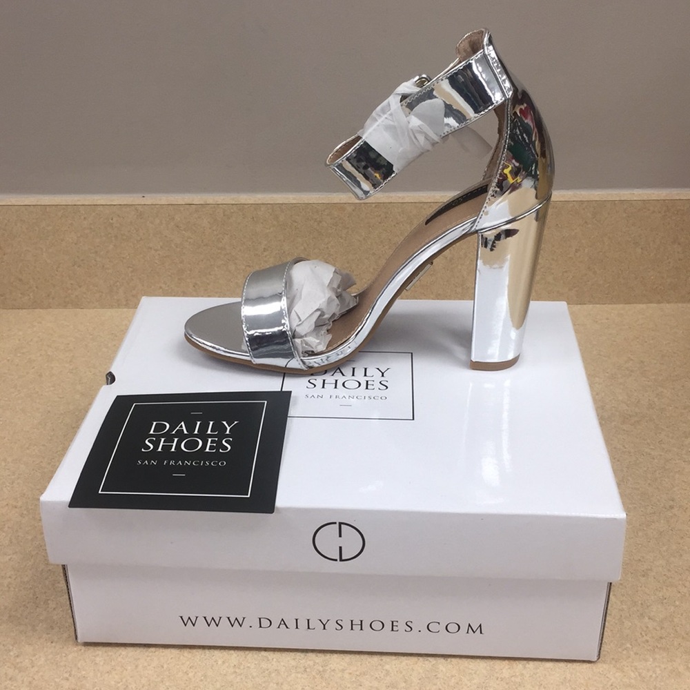 NWT- Silver chunky heel
